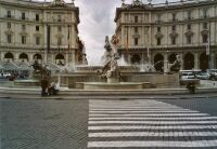 Platz mit Brunnen